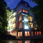 Perfect Hotel Warna